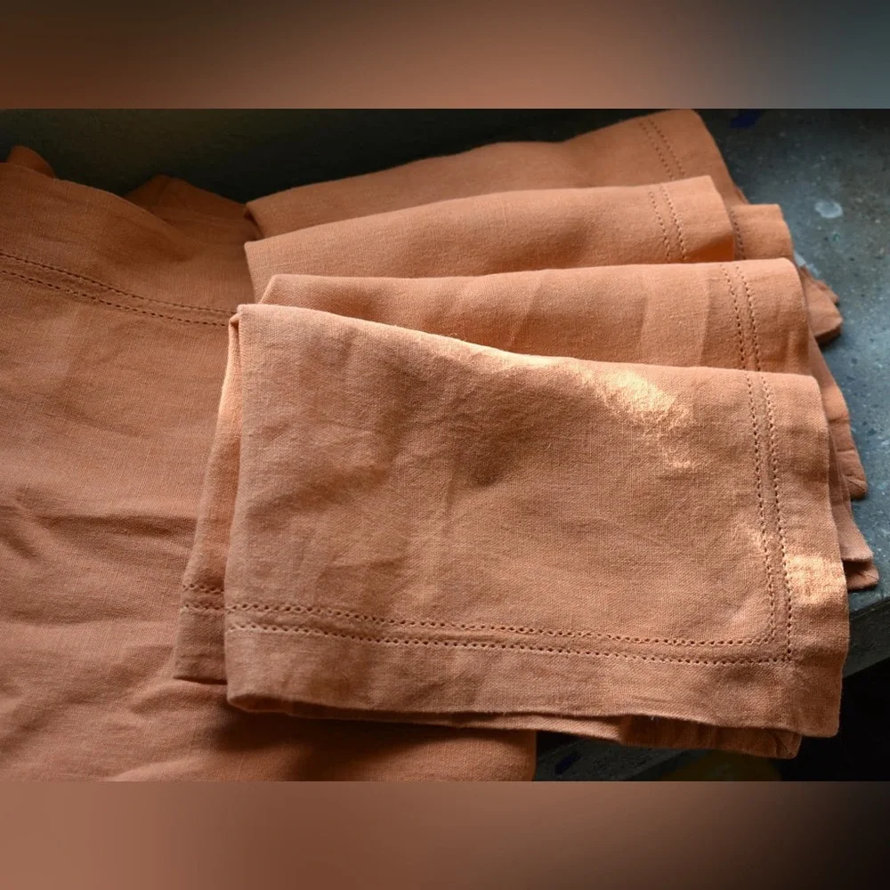Williams Sonoma 100% Rust Linen Table Runner & Napkin Set of 4